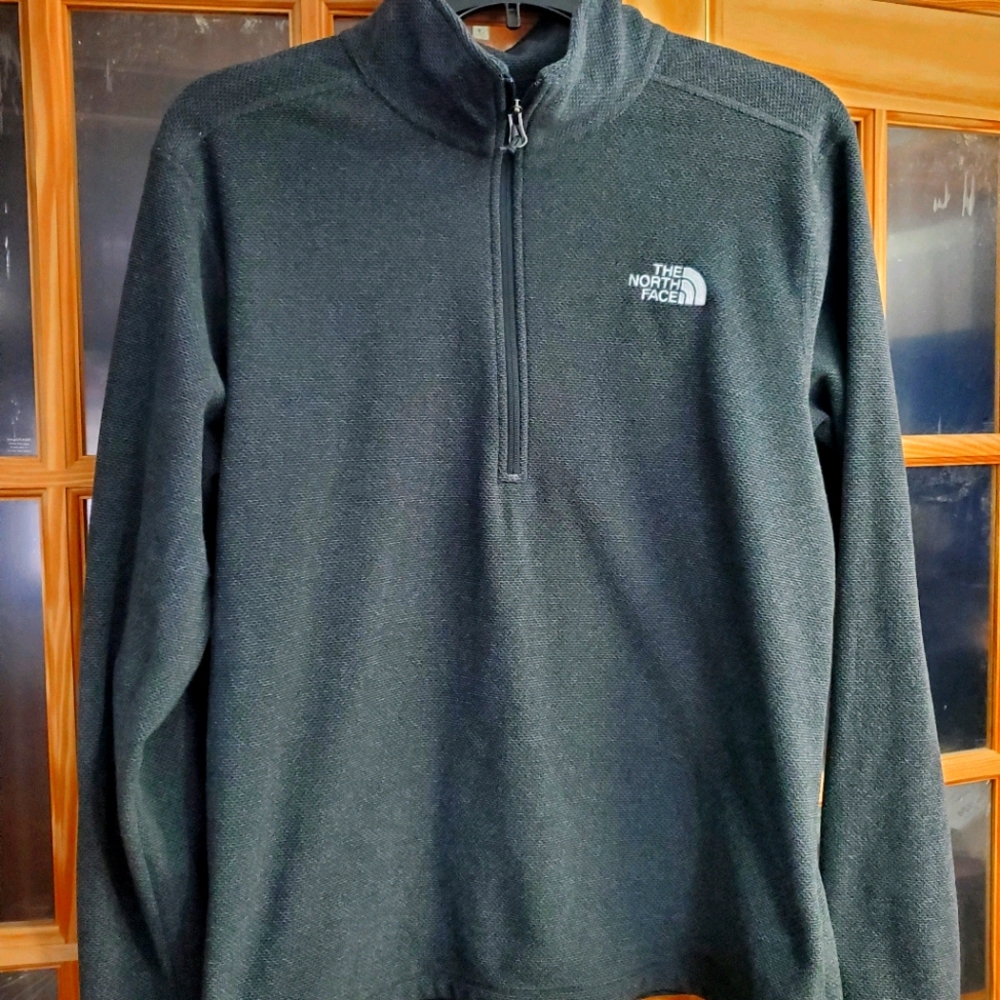 The North Face Men's 3/4 zip up pullover